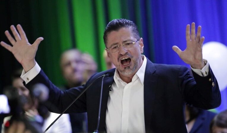 Las revelaciones que complican a Rodrigo Chaves