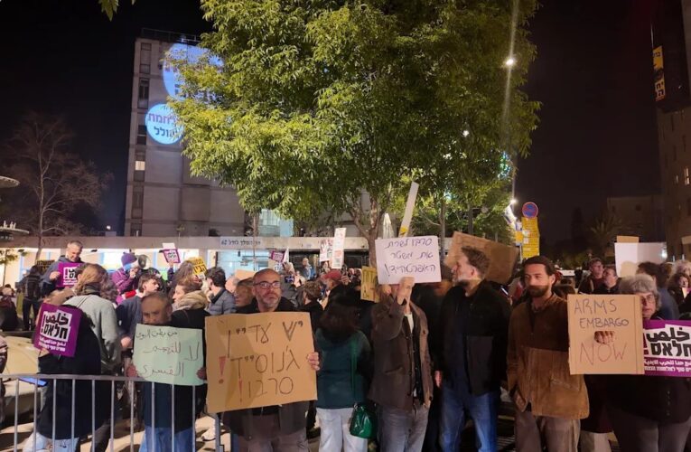 Cientos de personas protestan en Israel contra la guerra